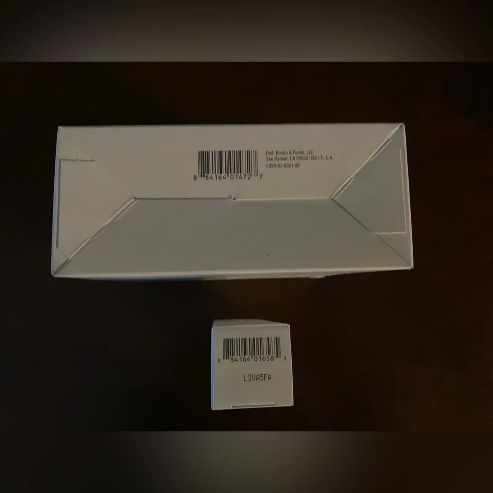 New in Box -Rodan + Fields Amp MD Derma-Roller Kit - Picture 4 of 4